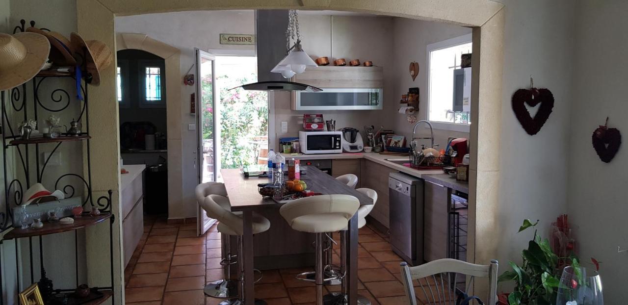 Bed and Breakfast Fenetre Sur Les Alpilles Saint-Martin-de-Crau Exterior foto