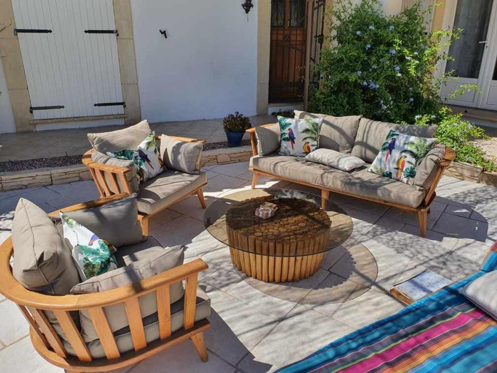 Bed and Breakfast Fenetre Sur Les Alpilles Saint-Martin-de-Crau Exterior foto