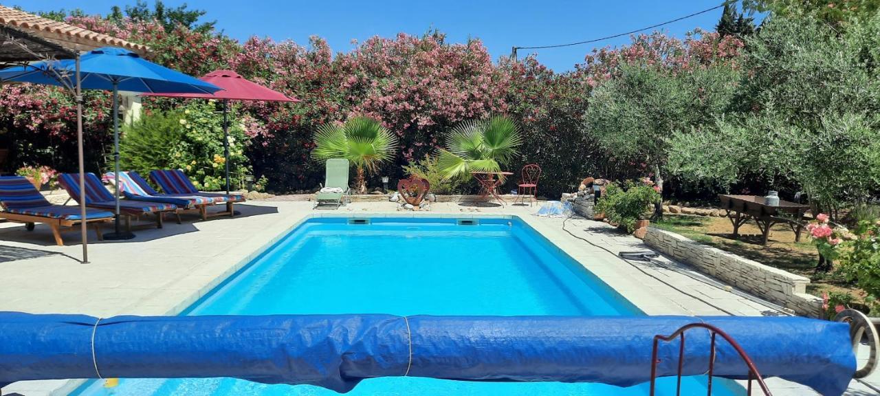 Bed and Breakfast Fenetre Sur Les Alpilles Saint-Martin-de-Crau Exterior foto