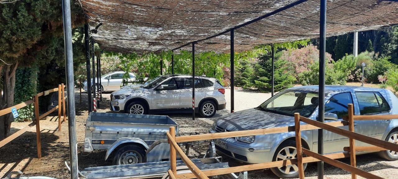 Bed and Breakfast Fenetre Sur Les Alpilles Saint-Martin-de-Crau Exterior foto